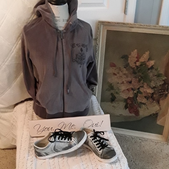 HOODED Sweatshirt - Picture 1 of 3